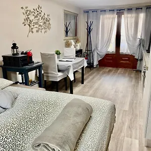https://apt-un-nido-di-campagna.it-tuscanyhotel.com